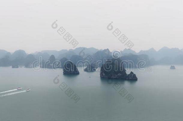 越南下龙湾全景。下龙湾全景