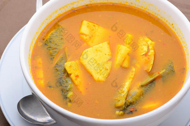 泰国菜名鱼香椰子芽酸汤