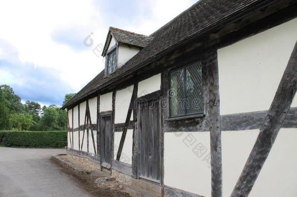 英国中世纪半木结构教堂大厅和啤酒屋