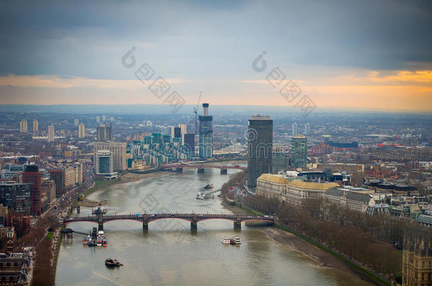伦敦市中心和泰晤士河鸟瞰图
