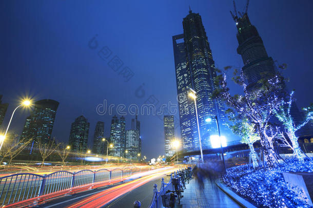 中国上海世纪大道的街景。