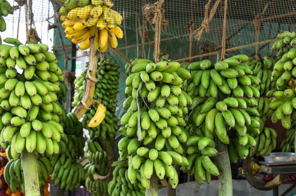 卖香蕉的街头<strong>水果摊</strong>。