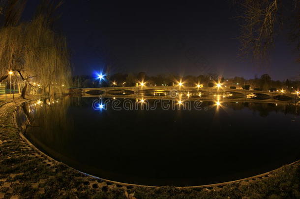 公园里的夜灯