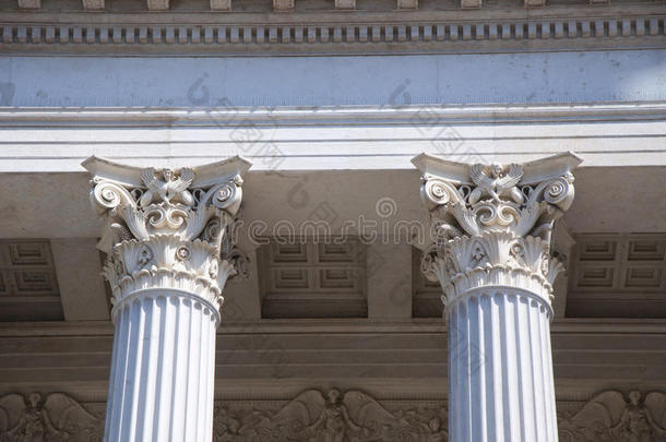 维也纳古典风格的柱子