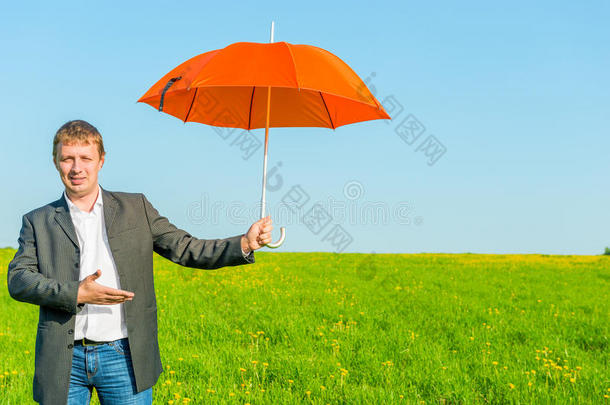 商人提供遮阳伞