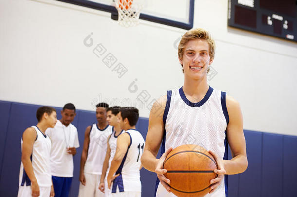 高中篮球运动员肖像