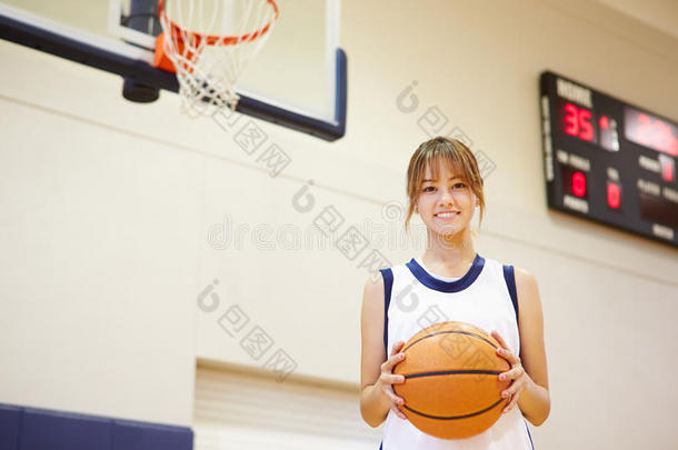 女高中篮球运动员肖像