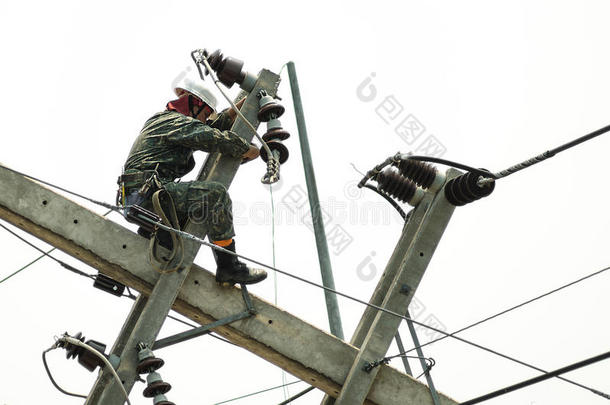 电工线路工修理工攀爬作业