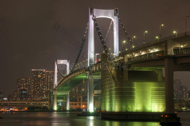 夜间彩虹桥