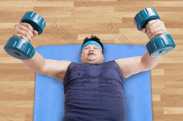超重男子运动减肥