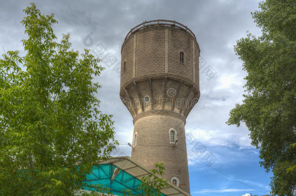 谢尔普霍夫，古老的水塔顶着天空