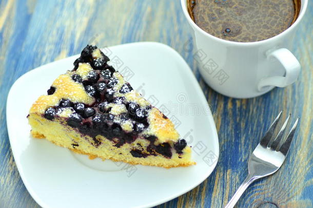 一块美味的自制蓝莓水果蛋糕