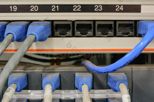 连接到计算机internet服务器的以太网电缆