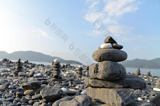 海岸上的<strong>一堆石头</strong>
