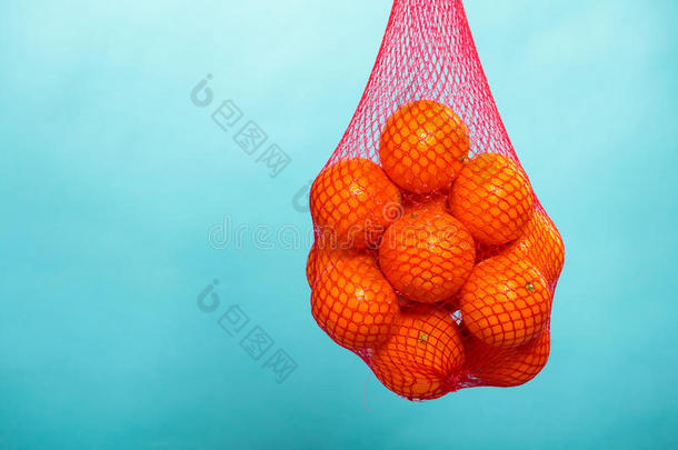 超市里的新鲜橘子水果