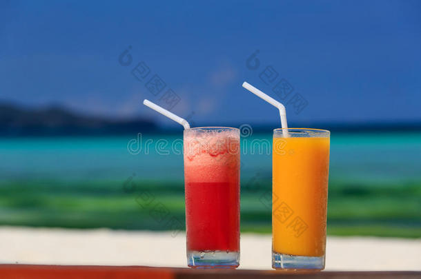 热带海滩芒果西瓜鸡尾酒