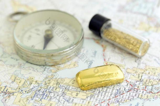 古董指南针，<strong>勘探</strong>地图和黄金