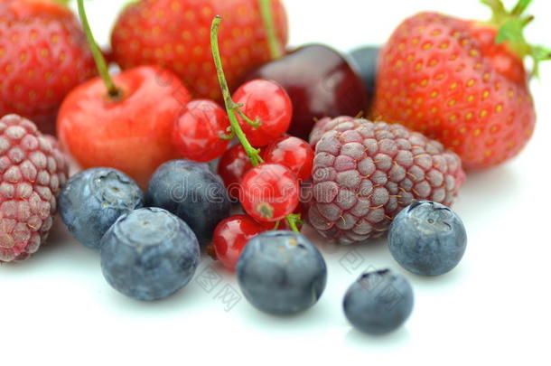 各种软水果，草莓，覆盆子，樱桃，<strong>蓝莓</strong>，黑醋栗