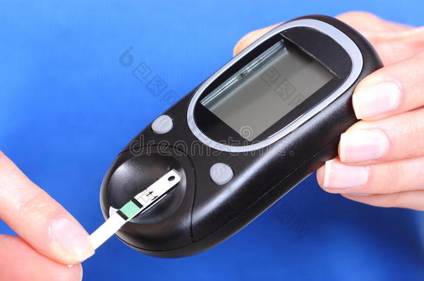 血糖检测试纸条及血糖仪特写