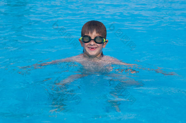 少年儿童游泳