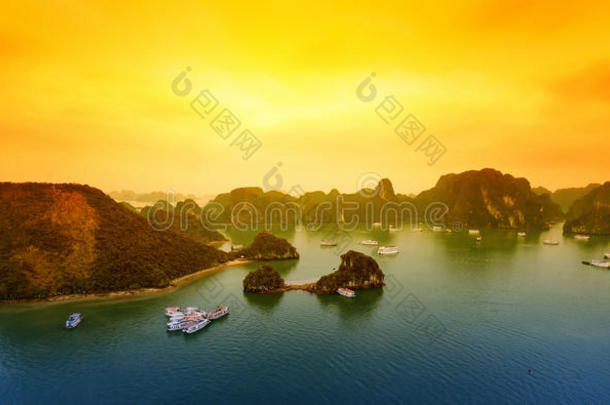 越南<strong>下龙湾</strong>美丽的日落景观