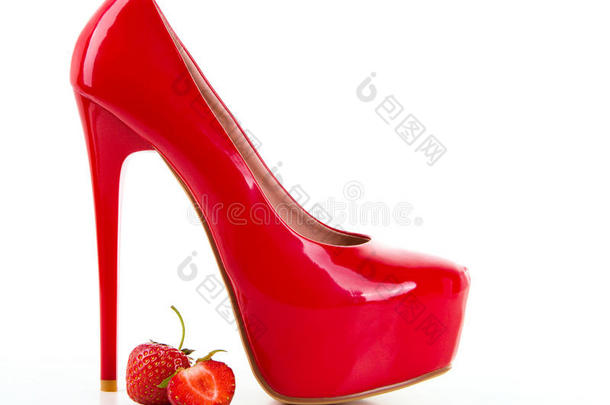 草莓红高跟<strong>女鞋</strong>