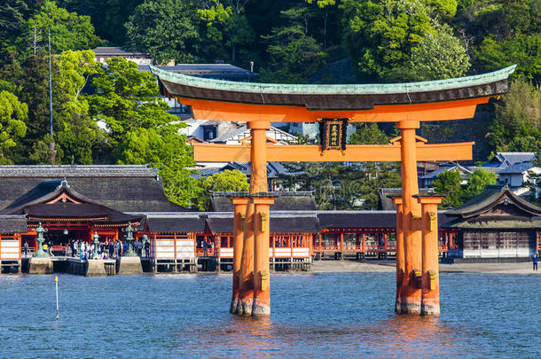 日本广岛，著名的<strong>大神</strong>道托里站在海中