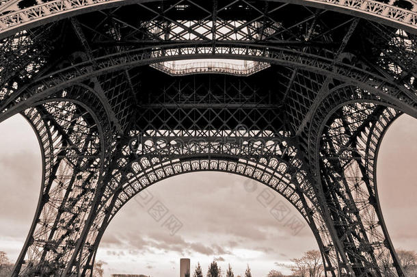 巴黎埃菲尔铁塔之旅