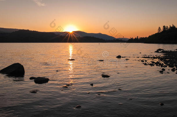 宁静的日落，湖区，英国