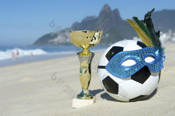 巴西足球冠军奖杯足球嘉年华面具里约海滩