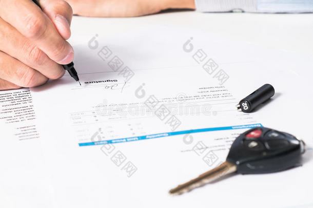 车辆销售协议签字笔和车钥匙