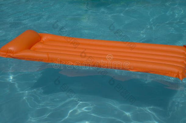 游泳池气垫