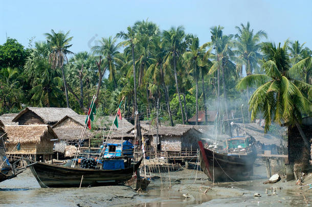 缅甸传统村落，位于京畿道的河口。