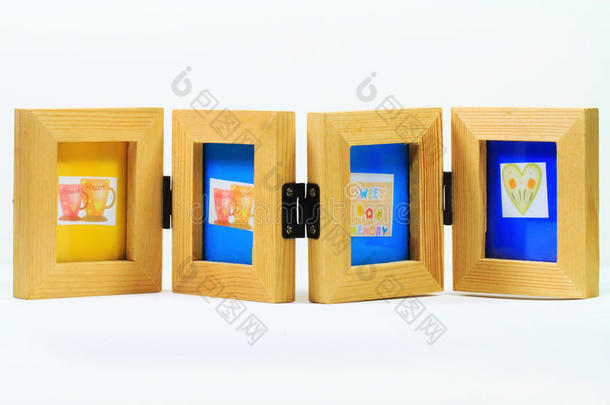 4张照片的木制相框