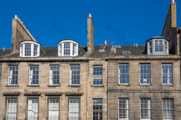 爱丁堡复古建筑立面的正视图