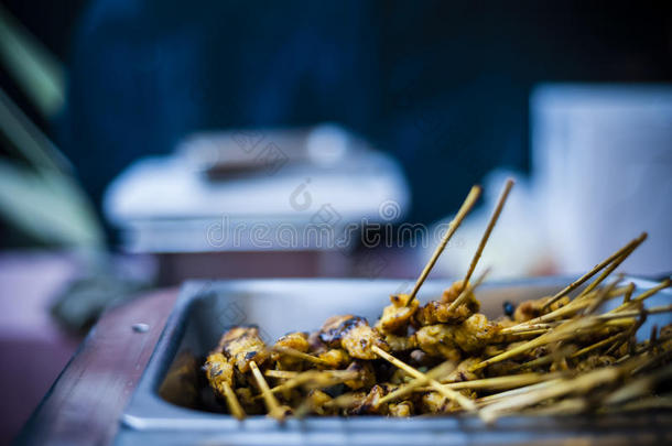 托盘上的食物