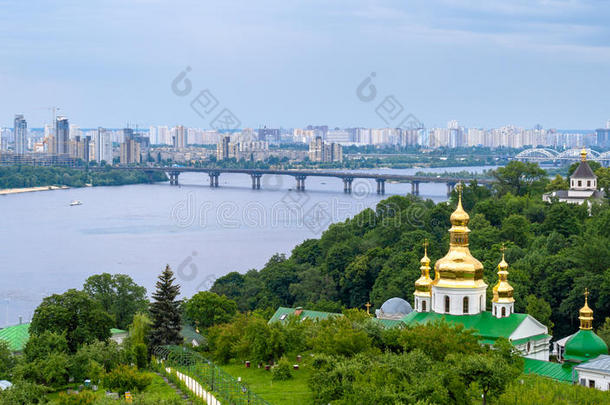 从乌克兰基辅佩切斯克拉夫拉看第聂伯河