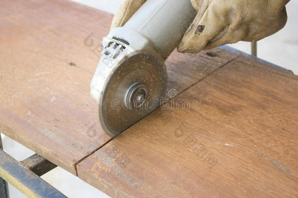 卡彭特手工切割木板