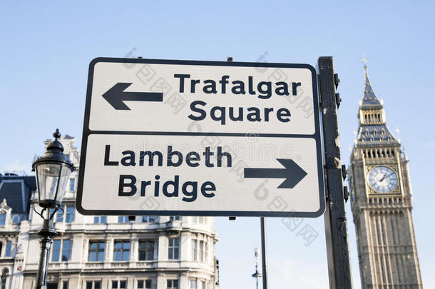 伦敦特拉法加广场和兰贝斯伯奇街标志