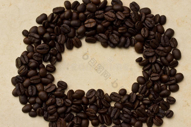 纸上的咖啡豆