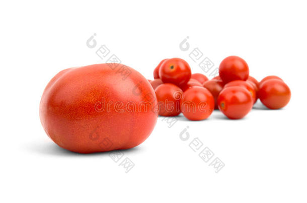 <strong>小樱桃</strong>背景上的大番茄