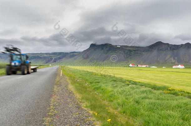冰岛坐车。。。小径！