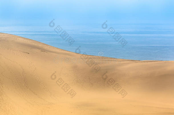 海边宽阔的沙丘