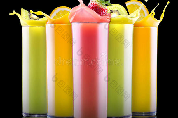 美味的夏季水果和<strong>果汁杯</strong>