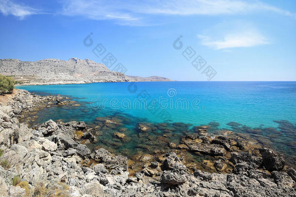 荒野的地中海海岸，蔚蓝的大海，罗德岛-希腊