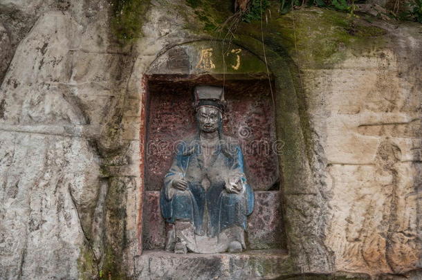 孔雀洞神龛位于四川省安岳县城外悬崖峭壁上