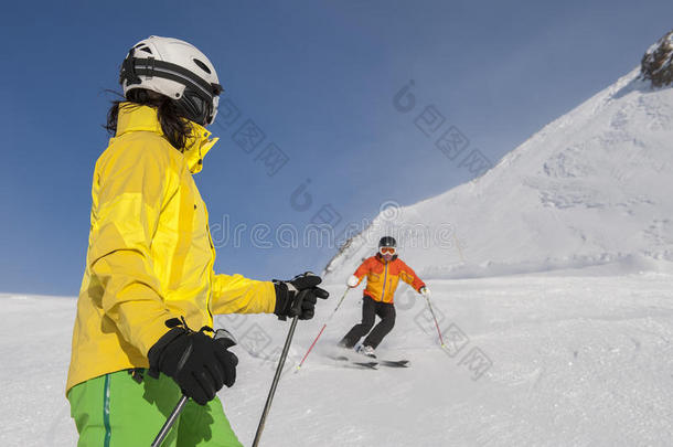 下坡滑雪-阿尔卑斯山滑雪