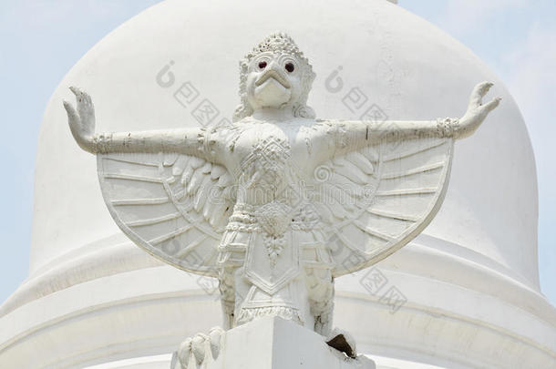 图为瓦特弗拉玛哈哈维汉的嘎鲁达雕像
