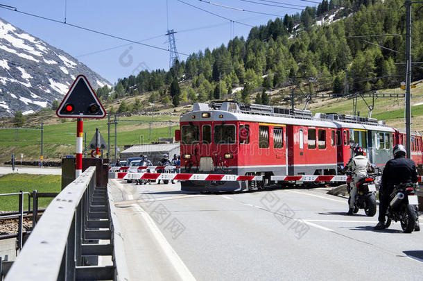 瑞士红列车