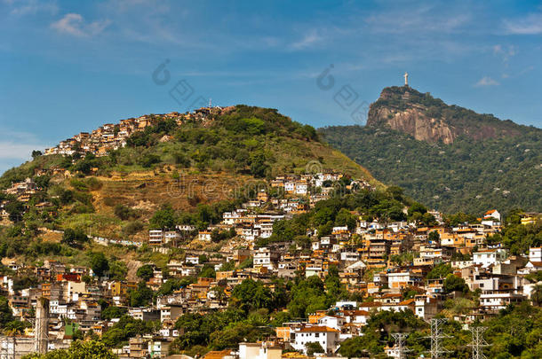 里约热内卢山上有贫民窟